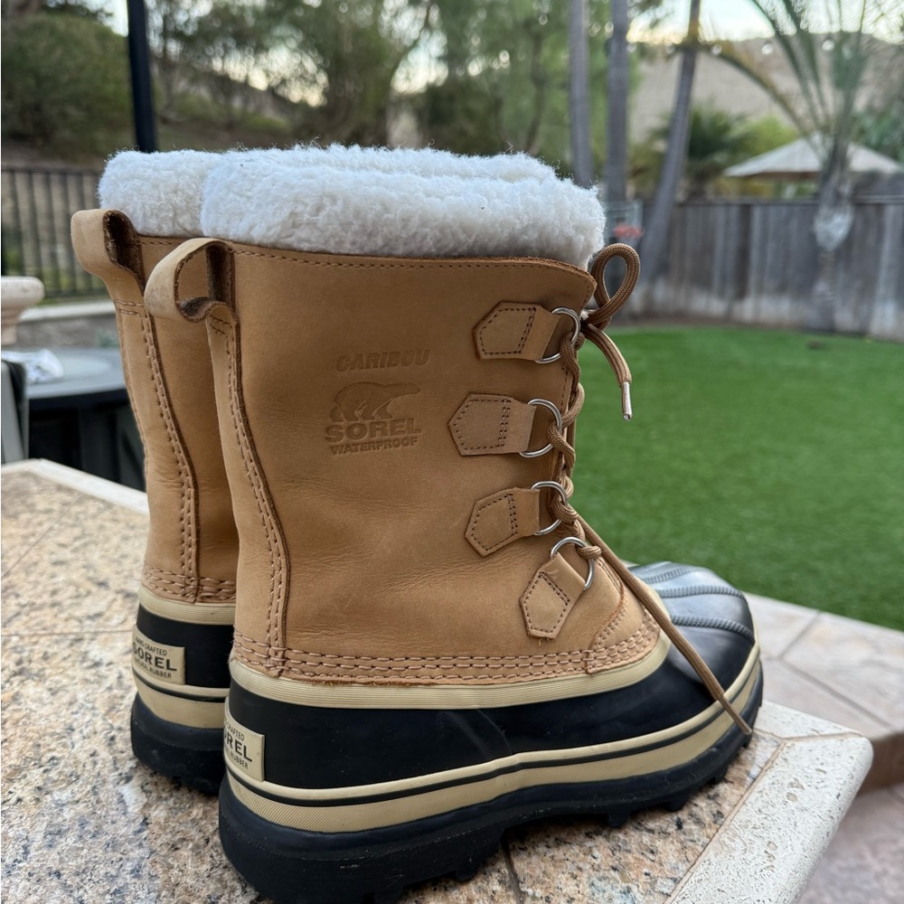 Sorel - Caribou Women’s Waterproof Boot size 7.5